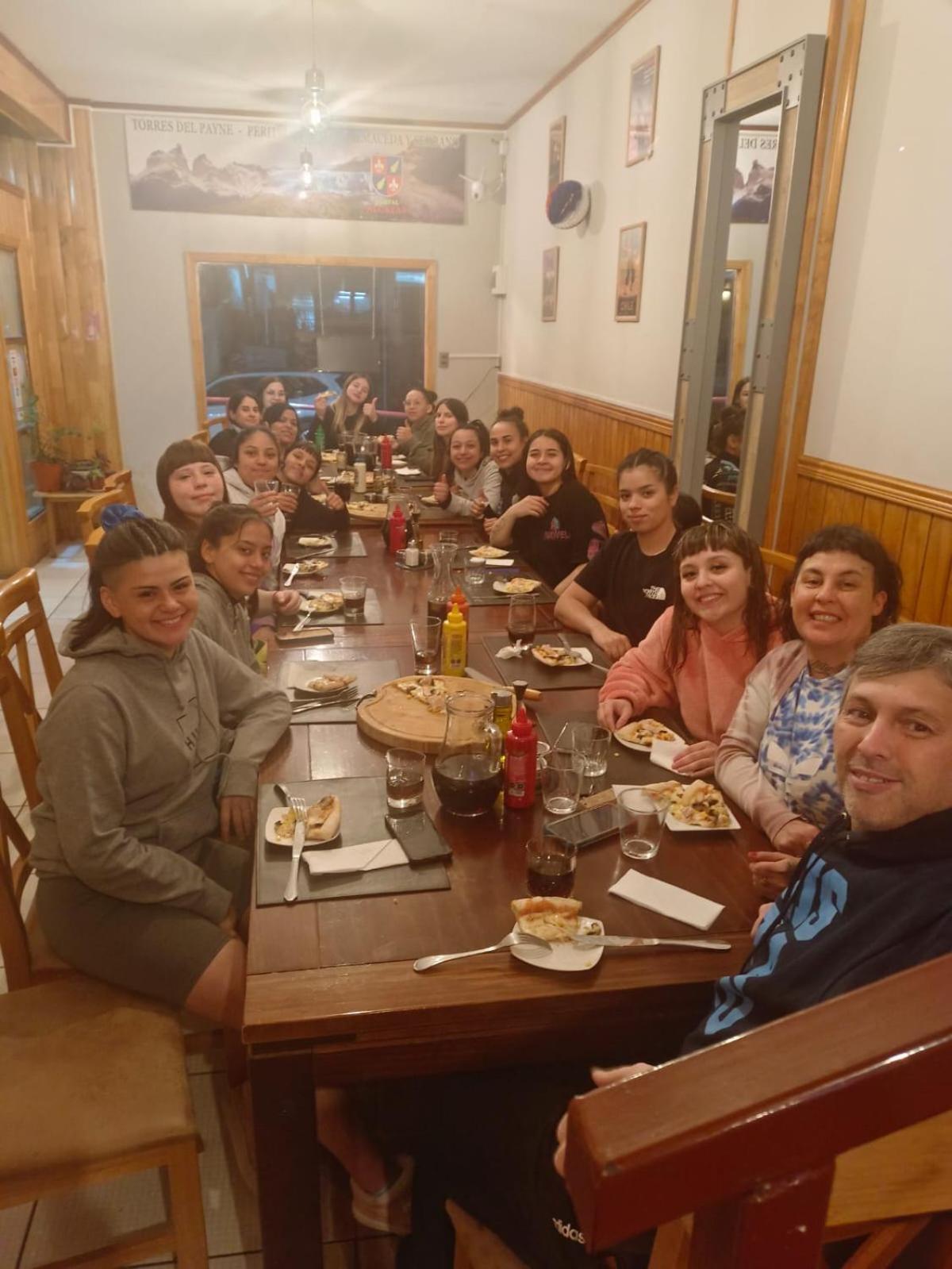 Hostal Alcazar Puerto Natales Bagian luar foto